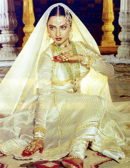 Sara Ali Khan Sasti Rekha 