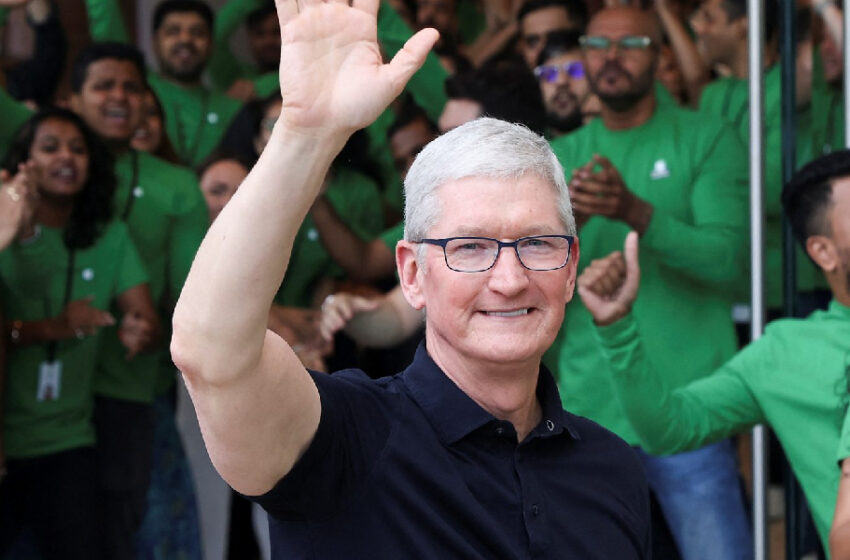  Tim Cook Arrives In India For Apple’s Physical Store Inauguration
