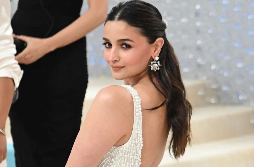  Alia Bhatt Makes Her Met Gala 2023 Debut & Kept Everything Simple