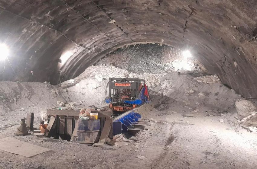  Workers Locked In Uttarakhand Tunnel for More Than 150 Hours, Worried Families